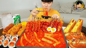 МУКБАНГ — Рисовые клёцки, острая лапша, кимбап и ветчина — корейский ужин