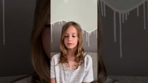 Хочу показать вам то самое видео трёхлетней давности. Настя такая маленькая))