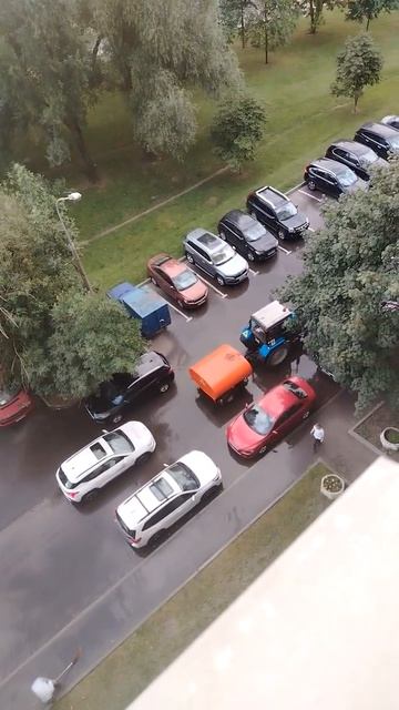 Моют асфальт в Москве