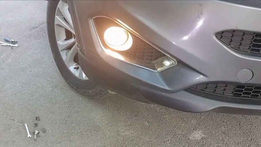 Замена лампочки противотуманки на Chery Tiggo 5