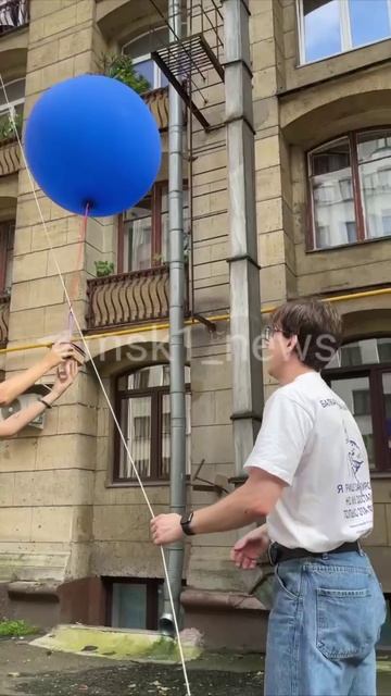 Доставка пирогов с помощью аэростата в Москве