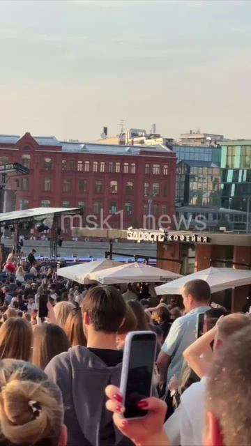 Толпы поклонников на концерте Егора Крида в 