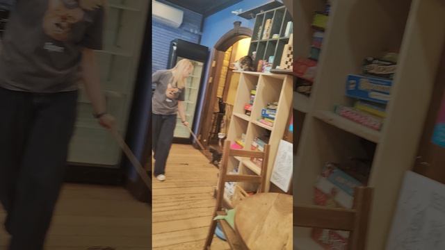 Я в приюте для котов вы можете им помочь 😢