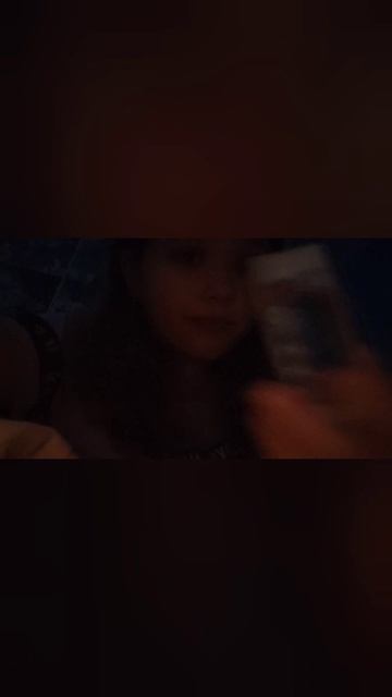 хехе все спят а я не сплю да я тт листаю мне можно