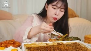 ASMR Мукбанг