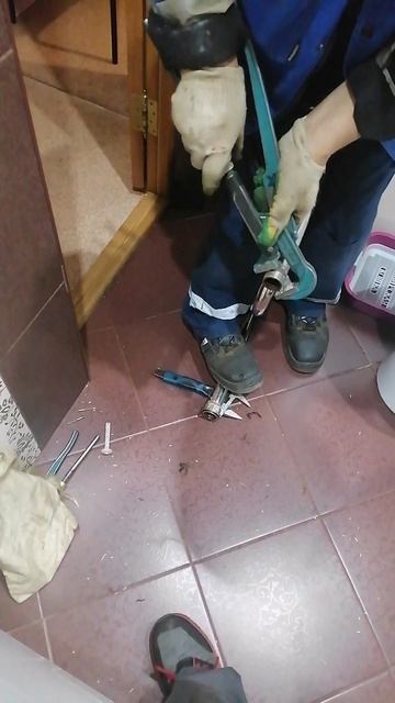 перемотали резьбавую часть на полотенцесушителе