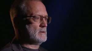Мы торгуем со странами Европы, которые готовят ВПК к большой войне. Зачем мы им продаём нефть и газ!