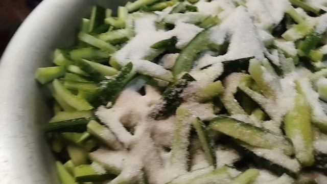 Огурцы по- корейски, есть нюансы. Каждый день какие то дела.