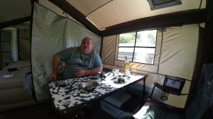 Вдвоем с женой на Волге.Новая палатка огонь.Отдых и рыбалка