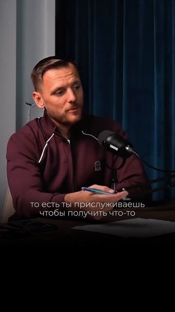 СЛУЖИТЬ ПУТАЮТ С  ПРИСЛУЖИВАТЬ. В чём разница?