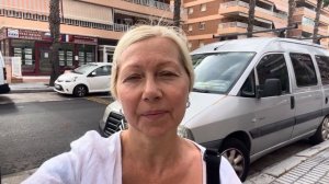 ВЫДАЛИ МНЕ БЮДЖЕТ: 15 ЕВРО, СКАЗАЛИ, КОФЕ НЕ ЗАБУДЬ. Я ВМЕСТО КОФЕ ПРИПЕРЛА 50 ПАР ПЕРЧАТОК.