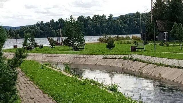 В центре села!Может подпишешься?!😉