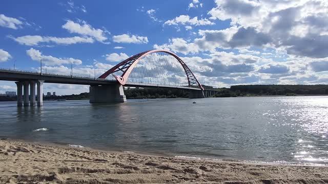 Бугринский мост через реку Обь в Новосибирске