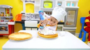 Влад играет в пожарного - Веселое видео для детей