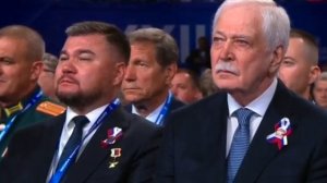 Медвед жжет:

На съезде  «Единой России» Медведев, как всегда,  не стеснялся в выражениях:

«Наши вр