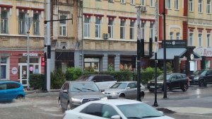 Затяжной дождь подтопил улицы Красноярска 22 августа 2026 года.