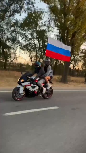 С праздником, Россияне!!!