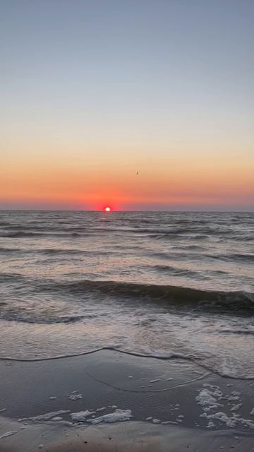 Закат на берегу моря