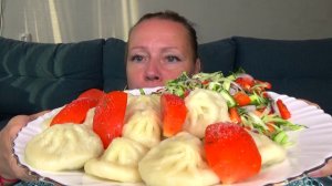Мукбанг от Яны пельмени хинкальной лепки, салат капустный. Еда вкуснота.