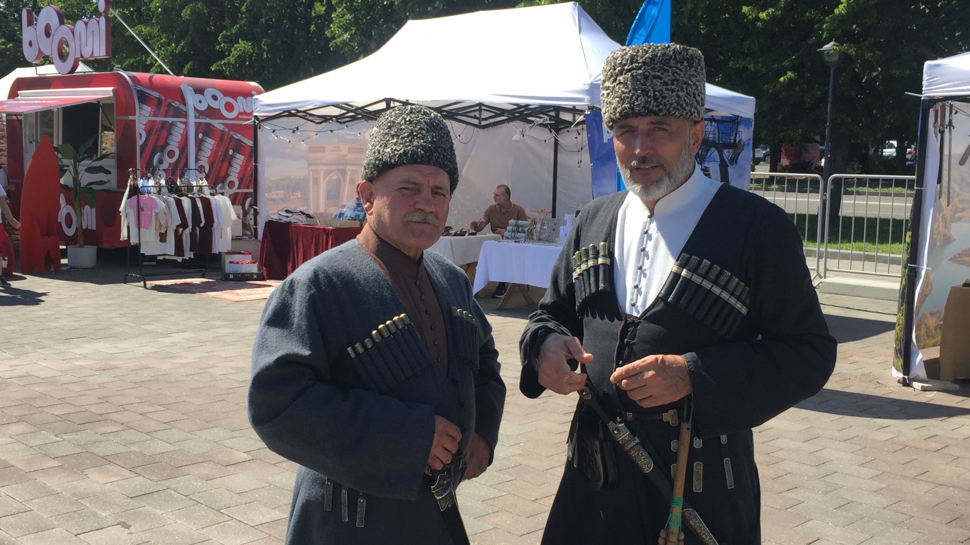 Второй день фестиваля  Наш Кавказ в Нальчике  Всех желающих угощают  Кабардино-Балкария