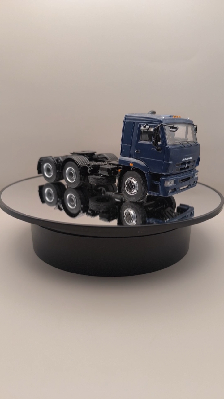 Седельный Тягач KAMAZ-6460 рестайлинг темно-синий SSM1662 1:43 SSM Start Scale Models