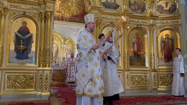 МИТРОПОЛИТ ИГНАТИЙ И МИТРОПОЛИТ ВЛАДИМИР СОВЕРШИЛИ БОЖЕСТВЕННУЮ ЛИТУРГИЮ В ПОКРОВСКОМ (23.08.2006)