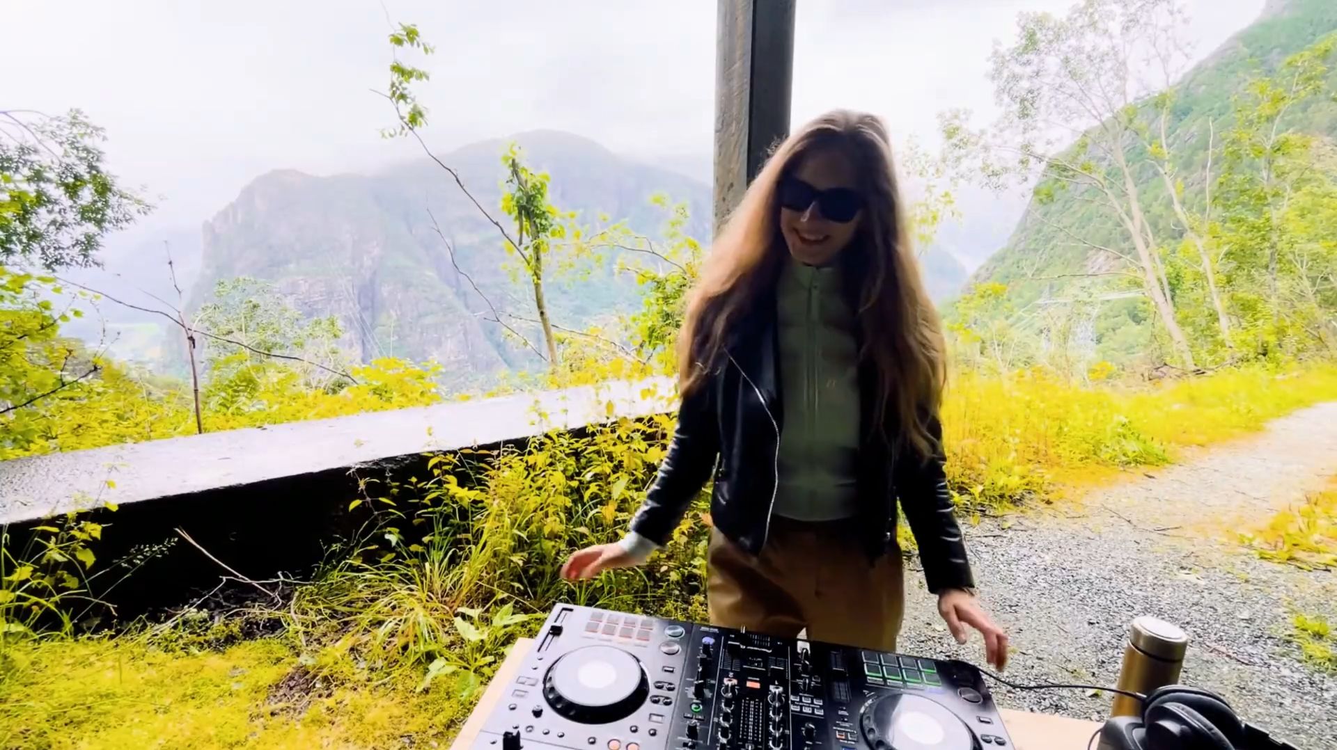 MRL - Just A Chill Girl Mix (ambient Deep House)