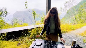 MRL - Just a chill girl mix (ambient deep house)