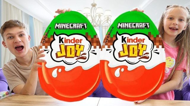 Тима VS Эмма открываем Kinder Joy Minecraft