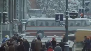 Дождь ли, снег... Любое время года надо благодарно принимать.  Завещает нам «Служебный роман», 1977