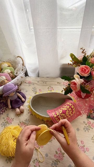 Вяжу постельку для куклы