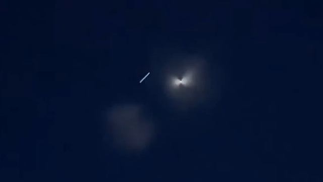 Сигарообразный НЛО и Баллистическая Ракета