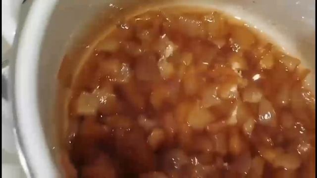 Вечерний дождь. Доделываю шампанское из бархатцев