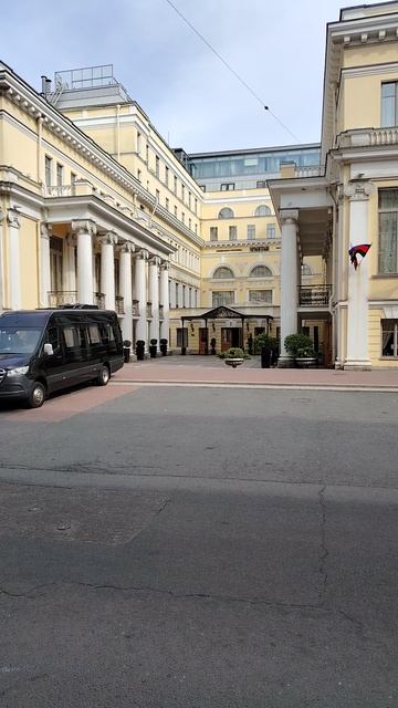 Железнодорожный клуб-Гостиница Государственного Эрмитаж-. Правды ,10.