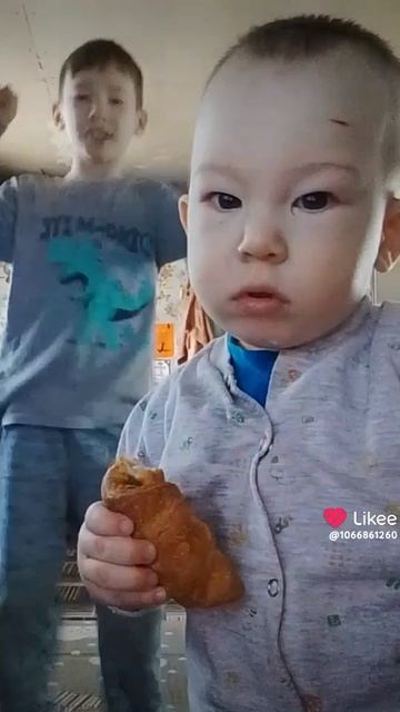 Подпишитесь пожалуйста видео из лайка с маленьким тимой