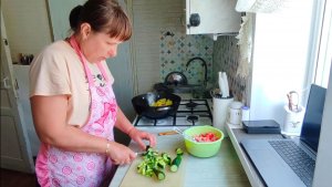 ГОТОВЛЮ ОБЕД. КЛЮНУЛА НА НАЗВАНИЕ И КУПИЛА. НИЧЕГО ИНОГДА МОЖНО.