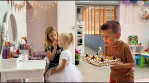 СОФИЯ И НИКА И ДЕНЬ РОЖДЕНИЯ ДРУГА. СОФУНЬЯ ШАЛУНЬЯ