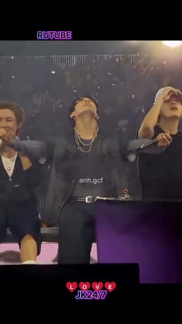 BTS🔥💣🔥💣💜 Торонто- парни отжигают 🔥💣Ну и Чонгук 🔥💣🔥💣🕺дышим девочки 😉