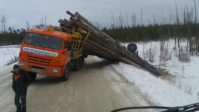 Лесовоз перекрыл дорогу. Дороги севера