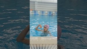 Плаваем в бассейне 🏊♀️