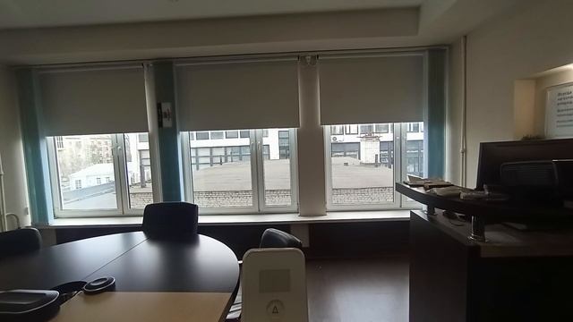 Рулонные шторы с электроприводом, система Бентин М44 с ткань Плэйн блэкаут (2)