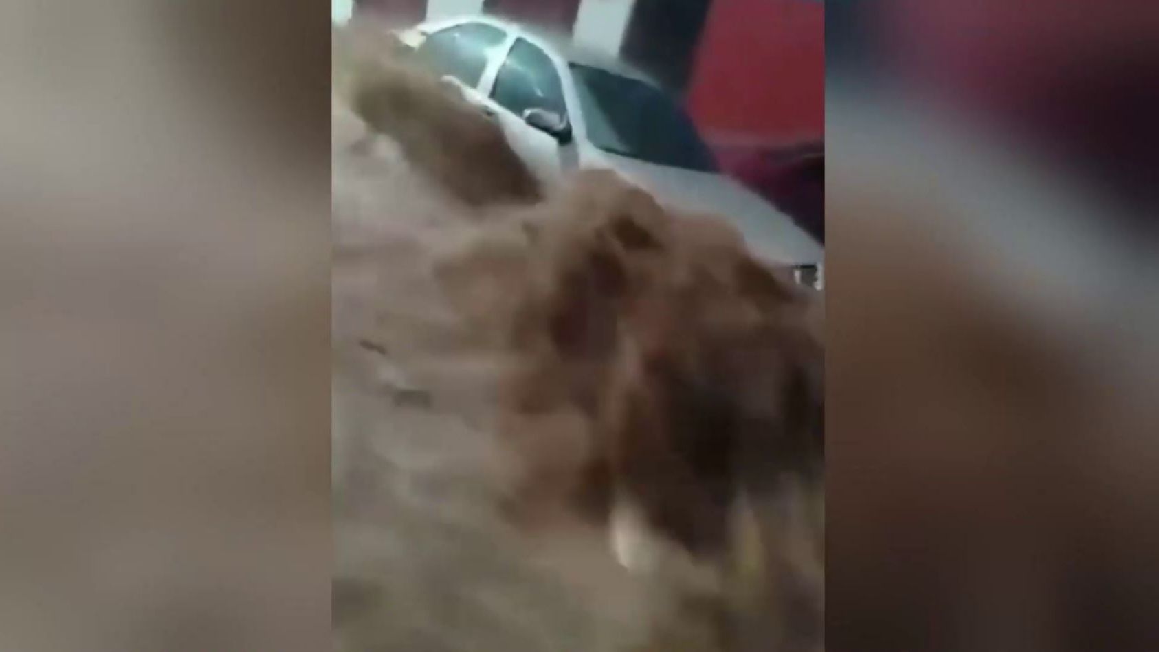 فنزويلا.. فيضانات في شوارع العاصمة كاراكاس