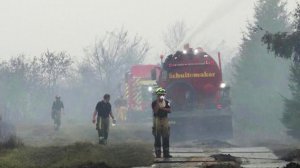 В Европе борьба с огнем усугубляется рекордной жарой.