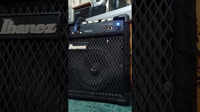 IBANEZ SWX 20. в басовый комбик воткнул гитару