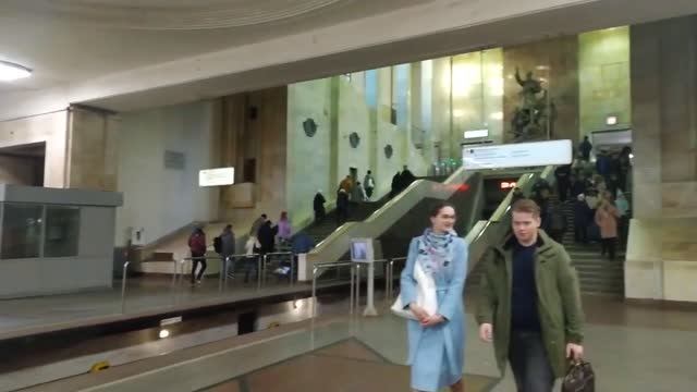 Станция метро Партизанская интерьер, пассажиры, поезда Москва Фрагмент 14