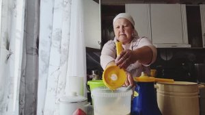 прилетел заказ на сметанку/ кручу банки с грушей