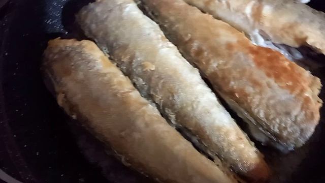 Жарю хек на ужин.