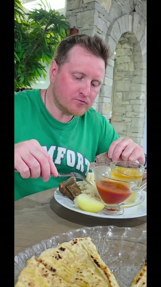 4-?Поездка к каньону и перекус хинкала с сушёным мясом.