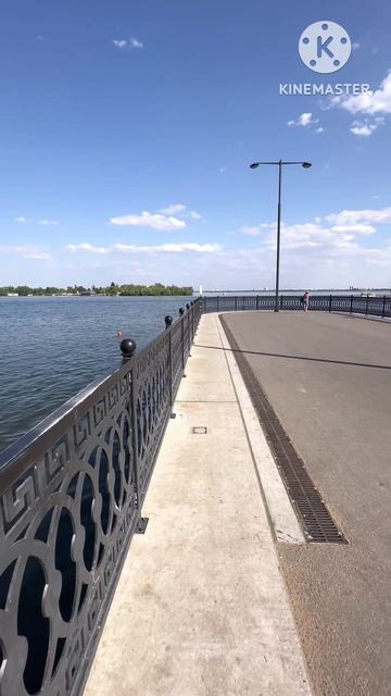 В городе жарко можно сказать пекло но на реке кайф хорошо хоть пляж есть 🏖️