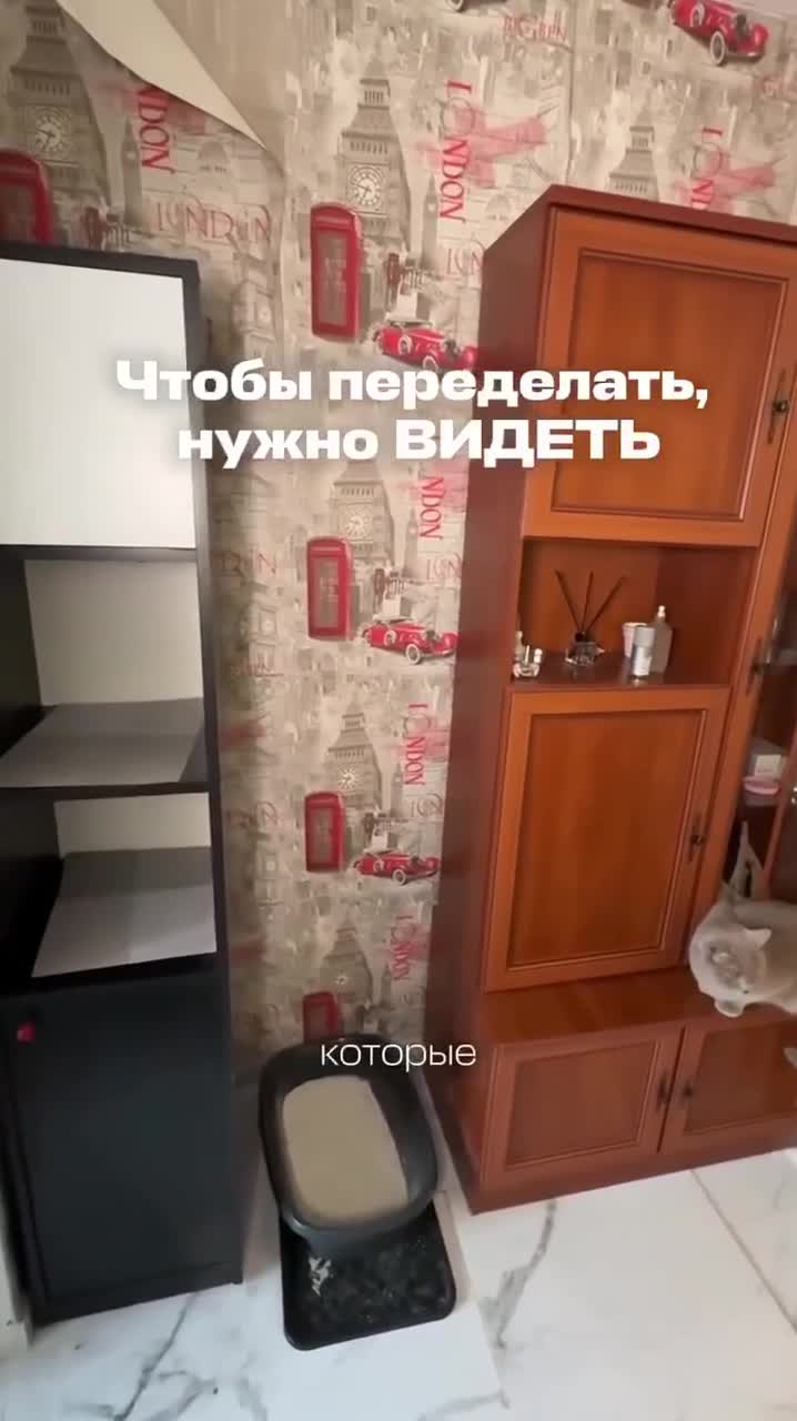 Выкинуть старый шкаф — самое простое. Но перекрасить его в мятный с золотыми узорами — способ влю...